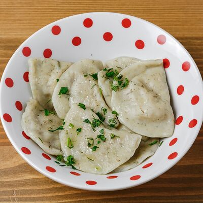 Вареники с курицей и картофелем большая порция в Хочу пельмени по цене 340 ₽