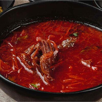 Борщ кубанский с говядиной в Мадьяр-Гриль по цене 700 ₽