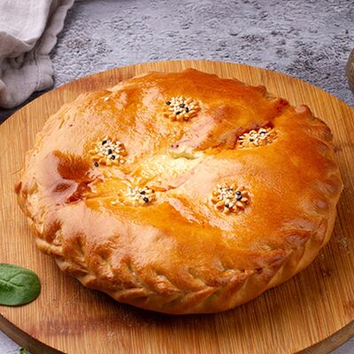 Пирог со свининой и луком в Пекарня Кулинария Пиццерия ОБОЖАЮТВСЕ! по цене 1249 ₽