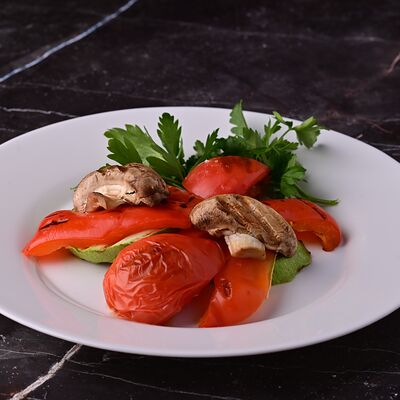 Овощи на гриле в Оливье по цене 300 ₽