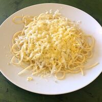 Спагетти с сыром и яйцом в Кафе ламанча