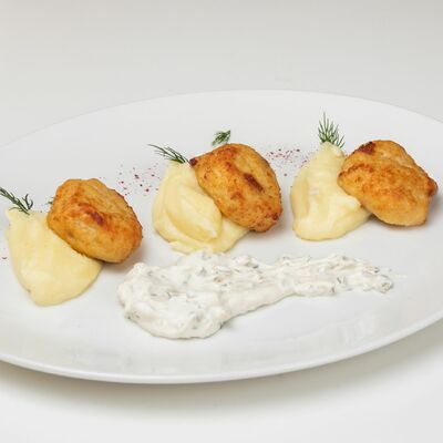 Котлеты из судака с картофельным пюре и соусом тартар в Kitchen по цене 520