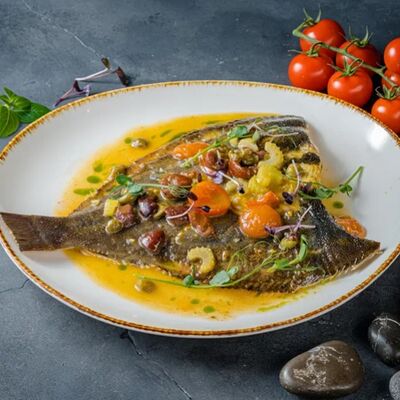 Камбала с овощами по-сицилийски в PizzAmore по цене 1500 ₽