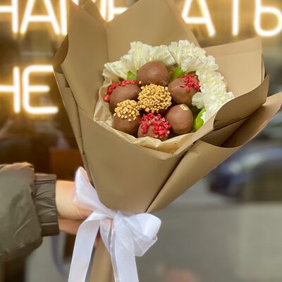 Букет с клубникой в шоколаде Габриель в Клубника по цене 3290 ₽