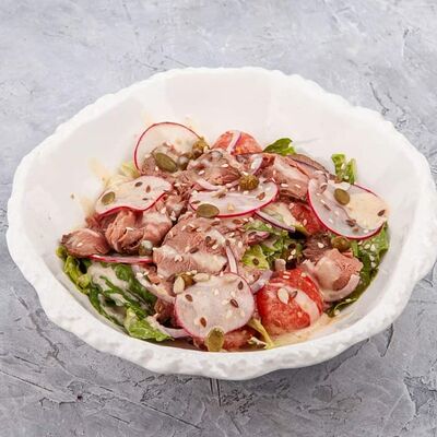 Салат с ростбифом и редисом в Наше место по цене 640 ₽