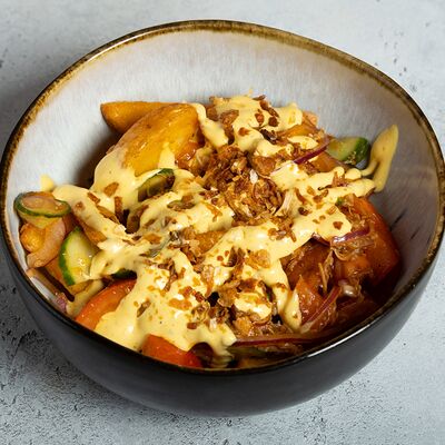 Салат с рваной свининой в Люди в Баре по цене 480 ₽