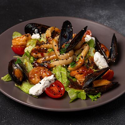 Салат Морское Трио 450 гр в Рёберная - Бар 12 по цене 1079 ₽