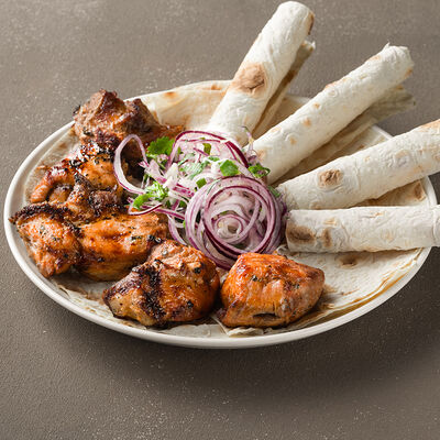 Шашлык из cвинoй мякоти на углях в Мясо на углях Армянская кухня по цене 520 ₽