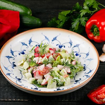 Большой деревенский салат в Славянский базаръ по цене 500 ₽