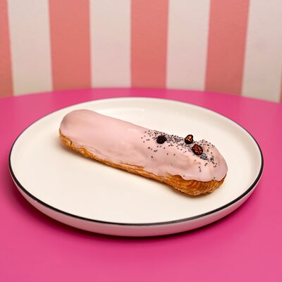 Эклер смородиновыйв Муза по цене 210 ₽