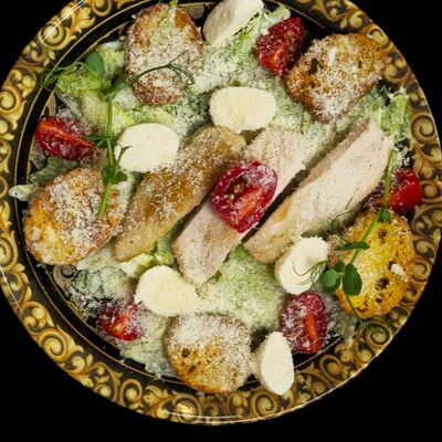 Салат Цезарь с цыпленкомв Карфаген по цене 700 ₽