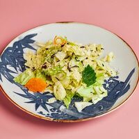 Салат из капусты с кунжутом и комбу в FULLMOON
