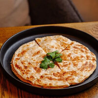 Лепешка роти с сулугунив Кочевники by Трикони по цене 740 ₽