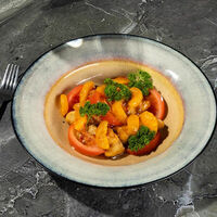 Салат с хрустящими баклажанами и маринованным мандарином в Фореста Фестиваль Парк