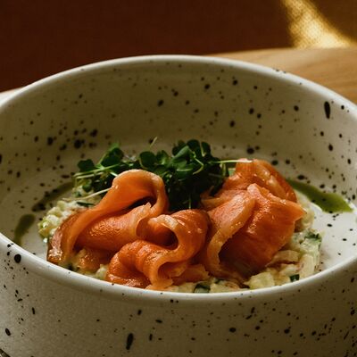 Оливье с лососемв En Ferio по цене 500 ₽