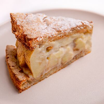 Яблочный дакуаз в Cake club по цене 375 ₽