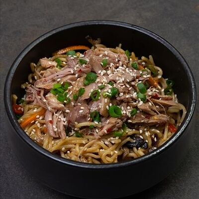 Яичная лапша с уткой в Pho Tom по цене 450 ₽