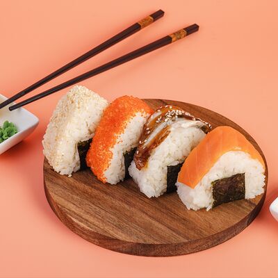 Онигири сет в Rooooolls по цене 799 ₽