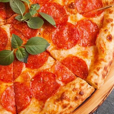 Пицца Дабл пепперони в Наше место по цене 560 ₽