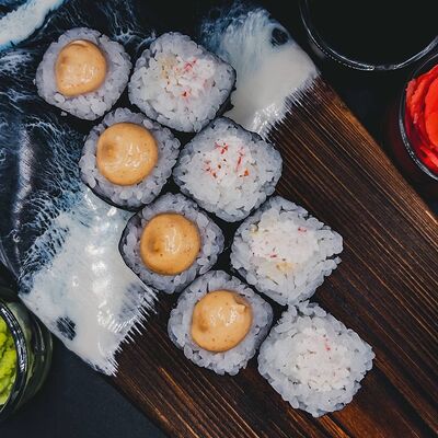 Ролл спайси краб в Sushi Time по цене 195 ₽