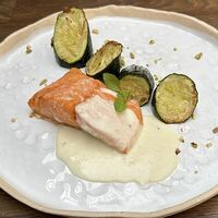 Форель с цукини, фисташкой и сливочным соусом в Houdini