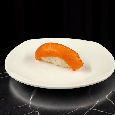 Суши с лососем в Окинава Гурмэ по цене 180 ₽