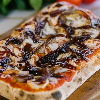 Римская пицца BBQ в Рандеву по цене 780 ₽