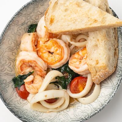 Тигровые креветки с кальмаром в La Torre по цене 1090 ₽