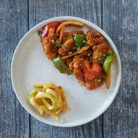 Курица в кисло-сладком соусе в Is Ku Sushi Ramen Bar