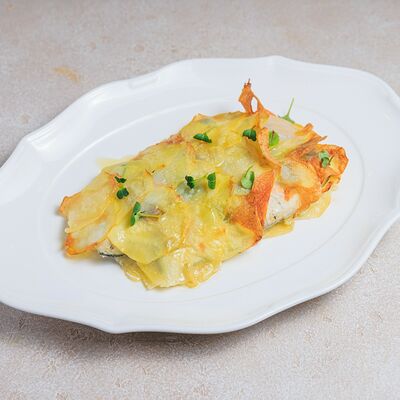 Сибас, запеченный в печи, с таджасскими оливками и картофелем в Bocconcino по цене 2570 ₽