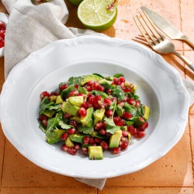 Салат с авокадо и гранатом в Баклажан в ТЦ 