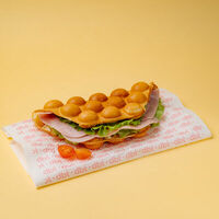 Вафля с ветчиной и сыром в Double Bubble Tea