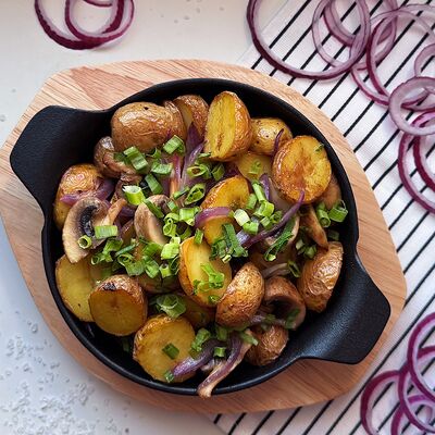 Картофель, жаренный с шампиньонами и лучком в Craft bar moon по цене 450 ₽