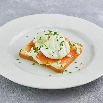 Яйцо Бенедикт с авокадо и лососем в Царь по цене 550 ₽