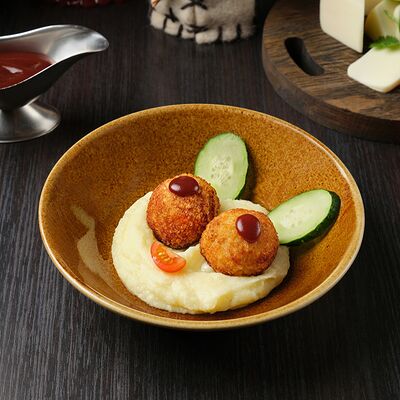 Куриные котлеты с картофельным пюре в Риони по цене 550 ₽