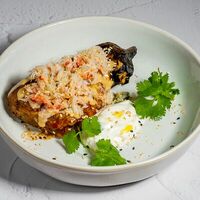 Запечённый баклажан с крабом и йогуртом в Fermа