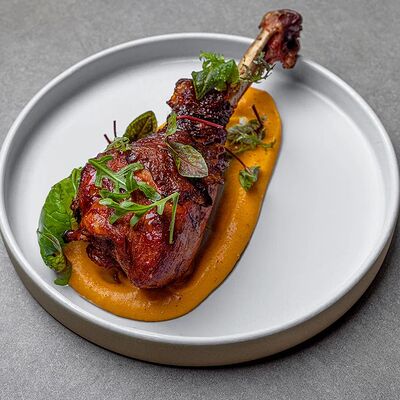 Голень индейки-батат-микс листьев в 321 Club by Novikov по цене 850