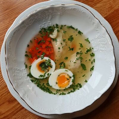 Куриный бульон с вонтонами и яйцом в Lucky Duck по цене 450 ₽