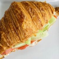 Круассан с форелью в Hrum Biscuits