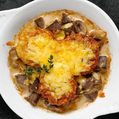 Телячий язык с грибами и драниками в Urartu по цене 1040 ₽