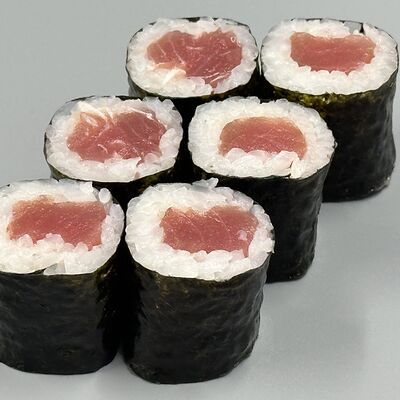 Тунец маки в Avokado sushibar по цене 340 ₽