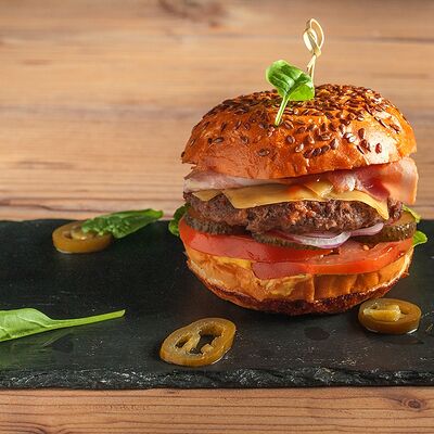 Шеф-чизбургер в Караоке Соло по цене 550 ₽