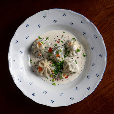 Хинкали с лососем и шпинатом в MANANA по цене 620