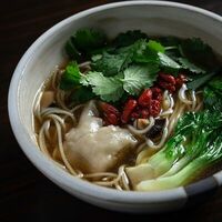 Вон том с яичной лапшой в KOJI