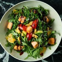 Салат с рукколой, сёмгой и апельсином в Modi