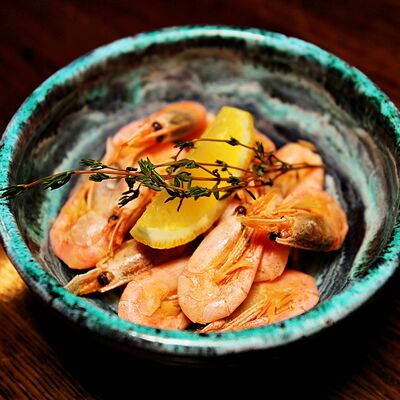 Креветки отваренные в травах в Рога Лося по цене 410 ₽