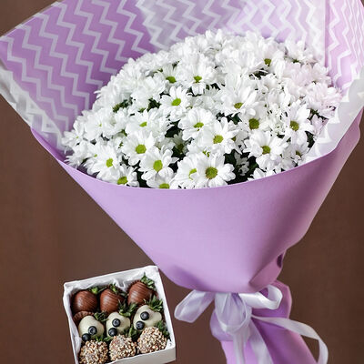 Набор клубники в шоколаде и букет гигант из кустовых хризантем №32 в SOK - клубника в шоколаде по цене 6990 ₽