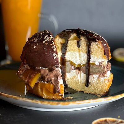 Шокобургер в Капитал Grill & Beer по цене 696 ₽