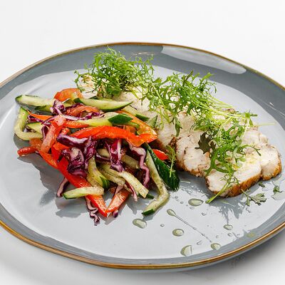 Филе цыпленка с хрустящим салатомв Бублик по цене 490 ₽