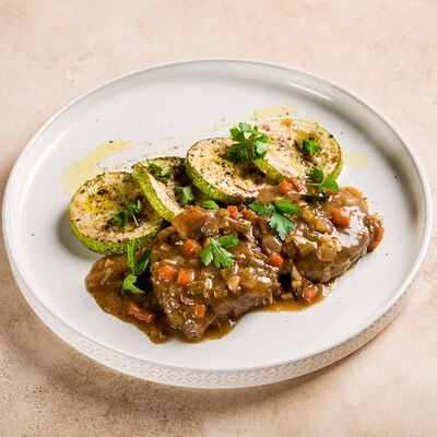 Грудинка говяжья томленная в RestikVam по цене 790 ₽